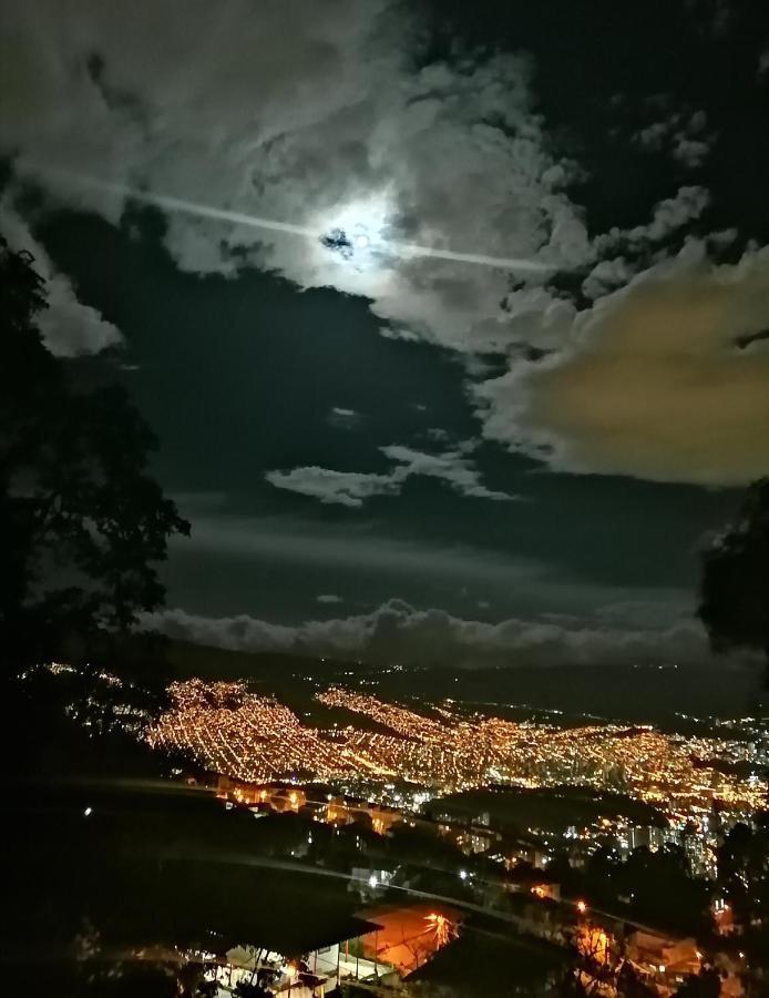 Hostal casa la juana Bed and Breakfast Medellín Exterior foto